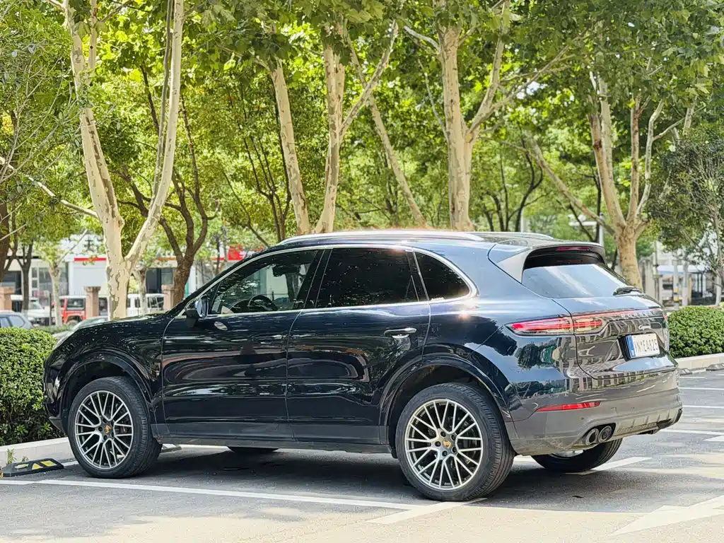 Porsche Cayenne — миниатюра 9