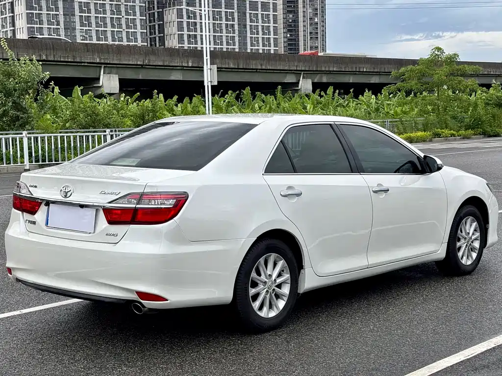 Toyota Camry — миниатюра 7