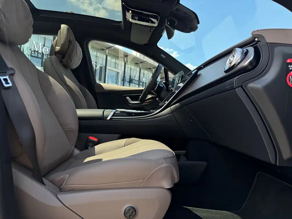 Mercedes-Benz EQE SUV — миниатюра 16