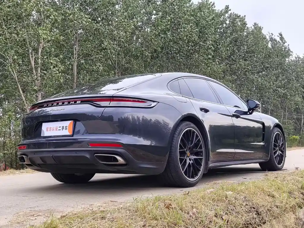 PORSCHE PANAMERA
