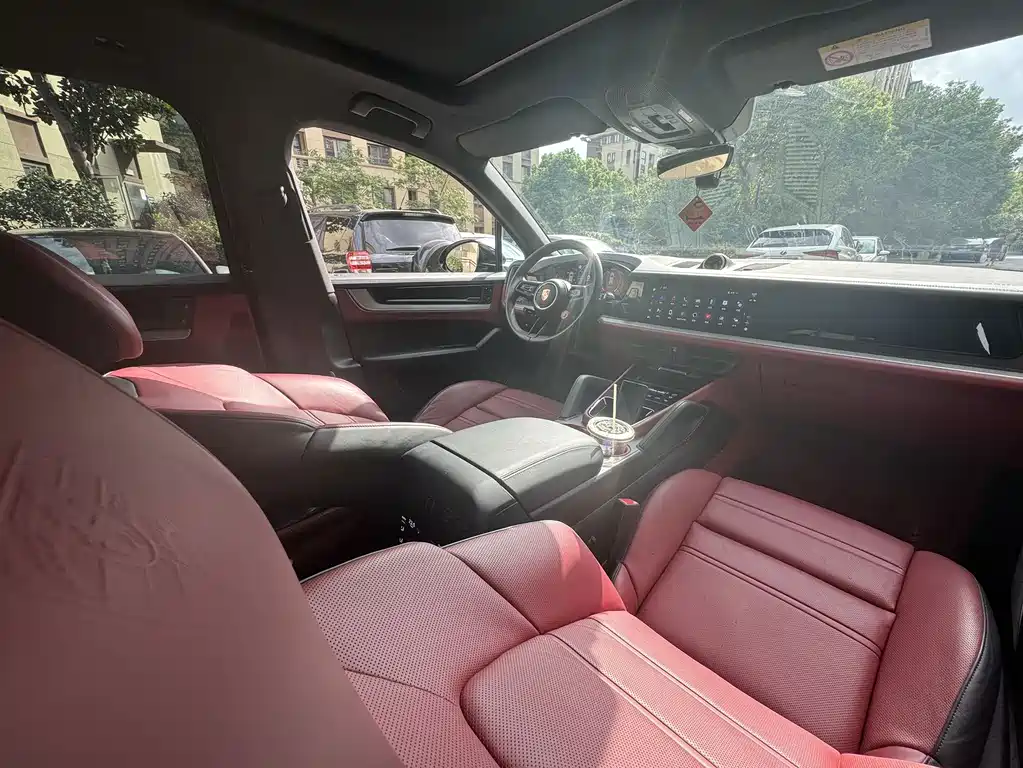 Porsche Cayenne — миниатюра 6