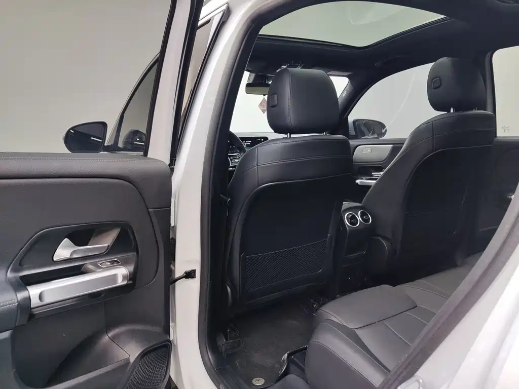 Mercedes-Benz GLB — миниатюра 6