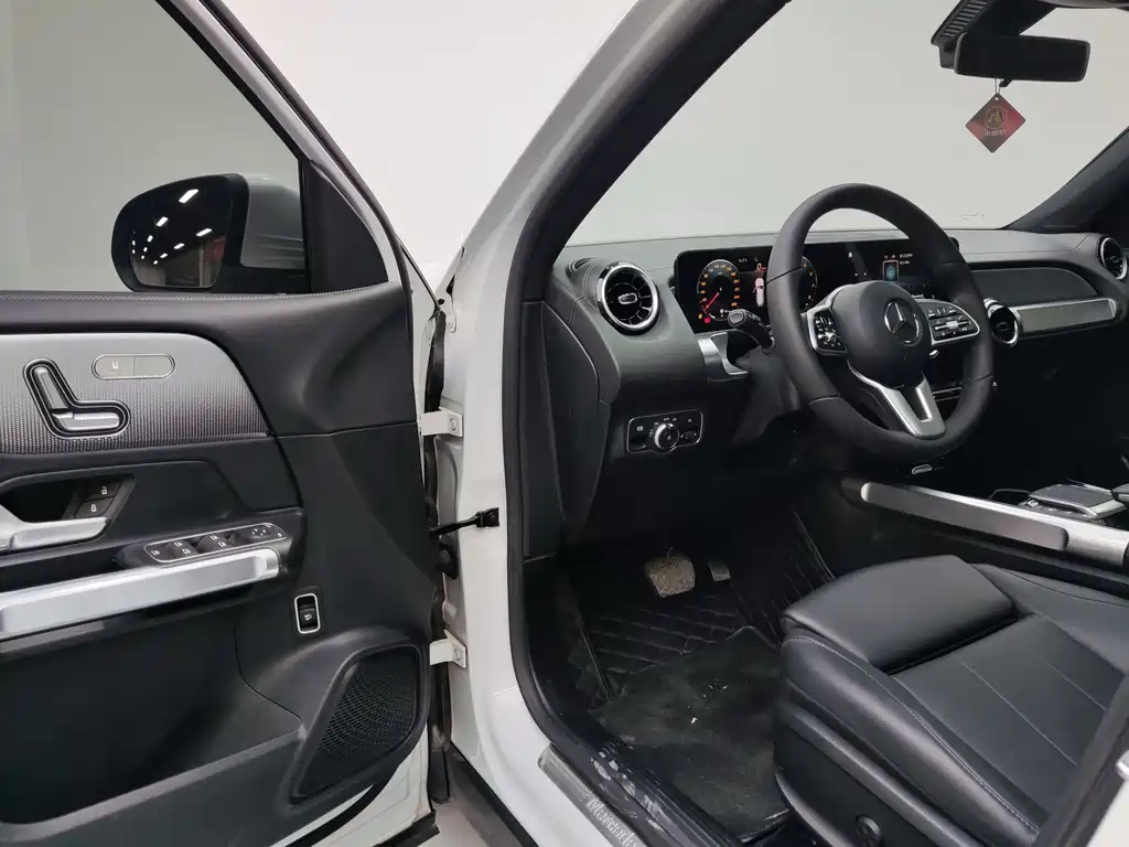 Mercedes-Benz GLB — миниатюра 7