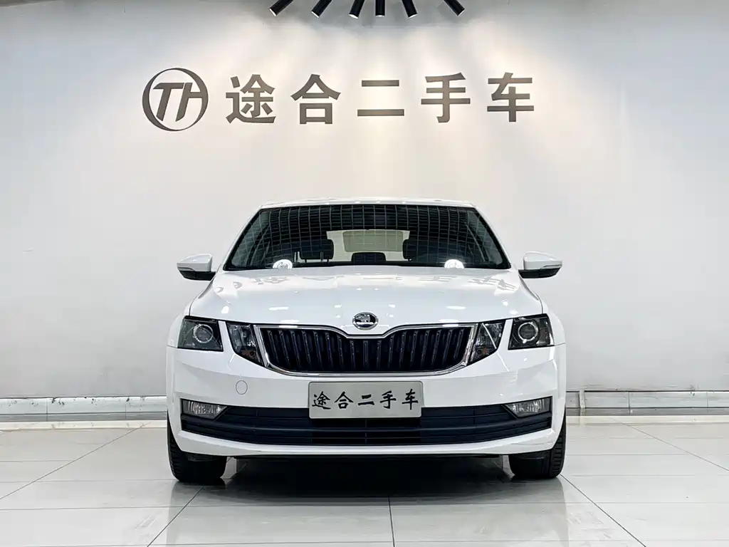 Skoda Octavia - фото 4