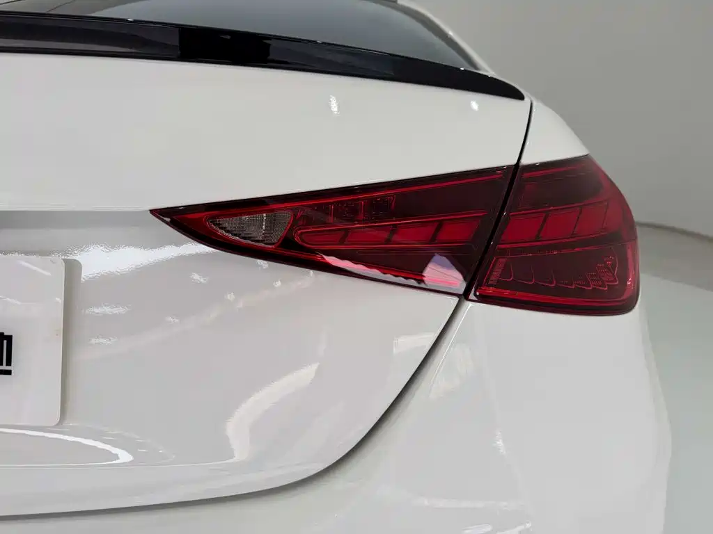 Mercedes-Benz C-Class — миниатюра 10