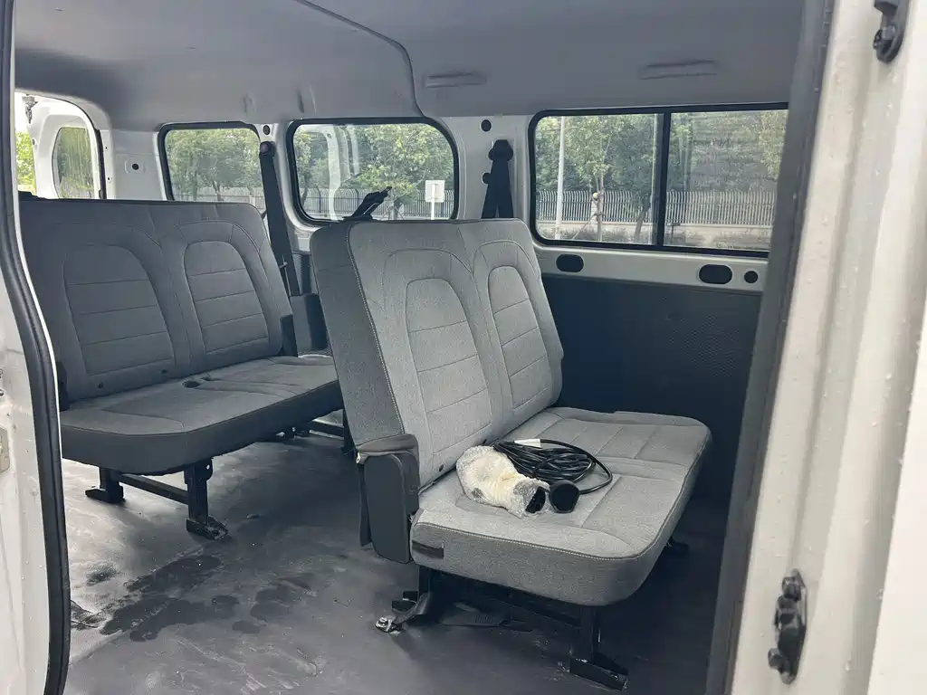 Wuling Yangguang — миниатюра 10