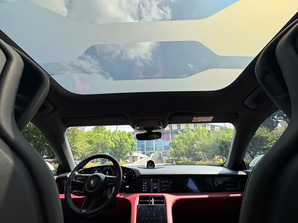 Porsche Taycan — миниатюра 7