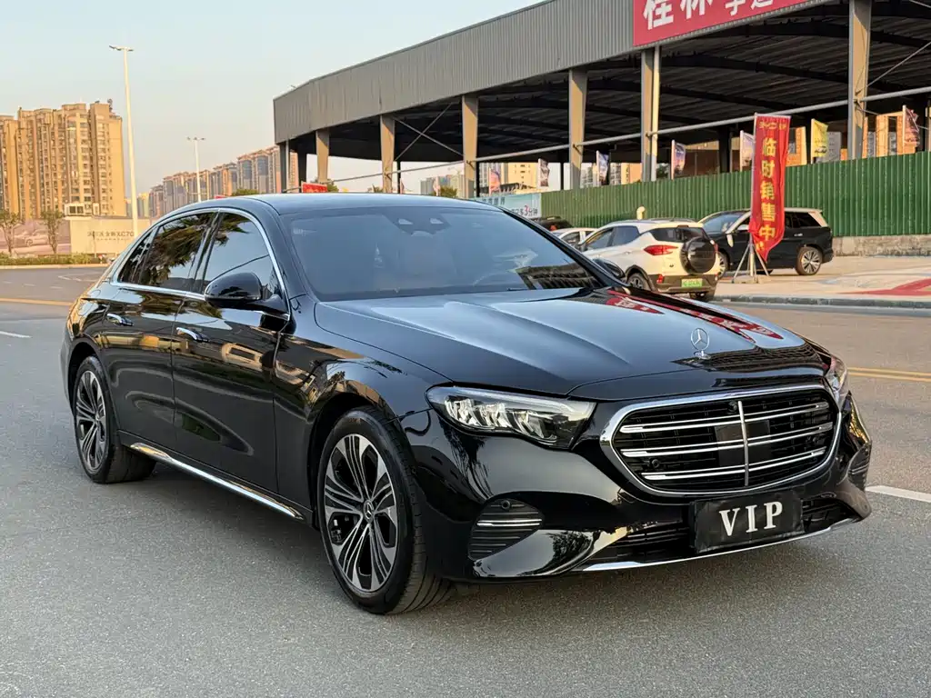 Mercedes-Benz E-Class — миниатюра 3