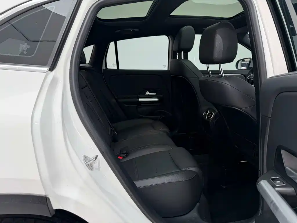 Mercedes-Benz GLA — миниатюра 22