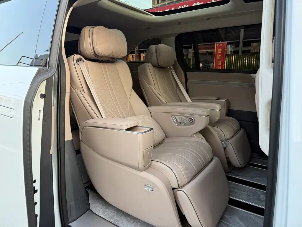 XPeng X9 — миниатюра 11