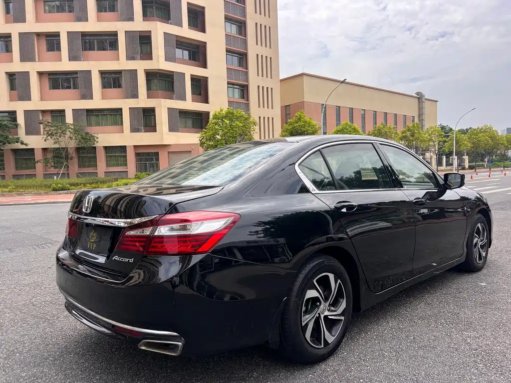 Honda Accord — миниатюра 6