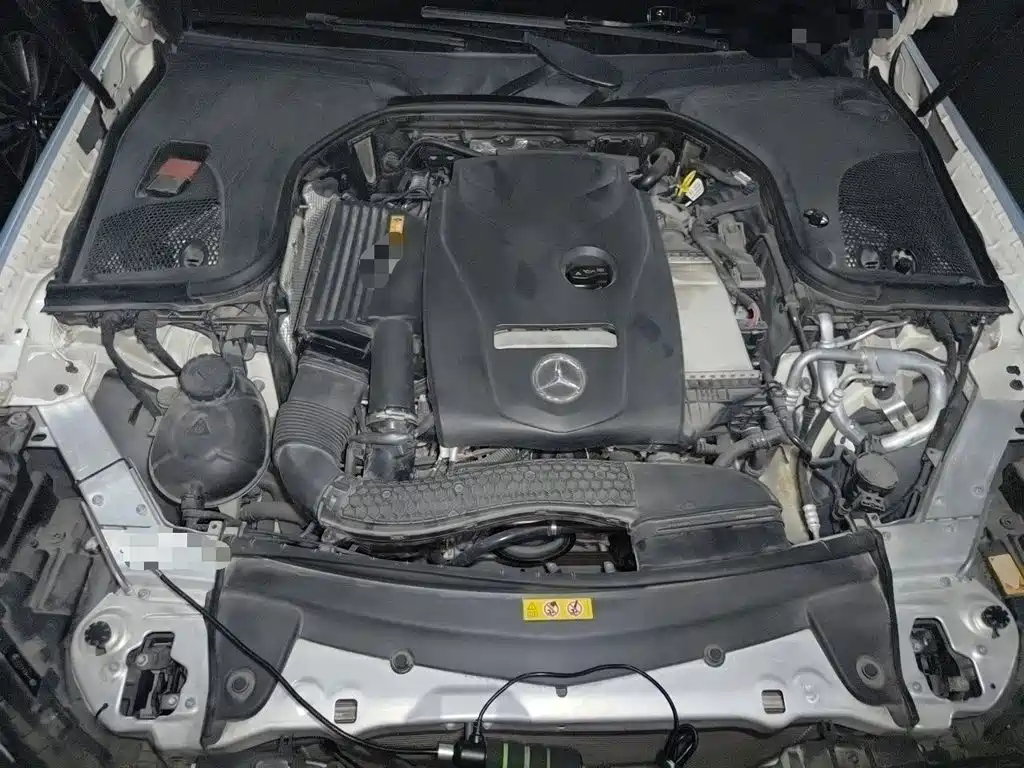 Mercedes-Benz E-Class — миниатюра 11