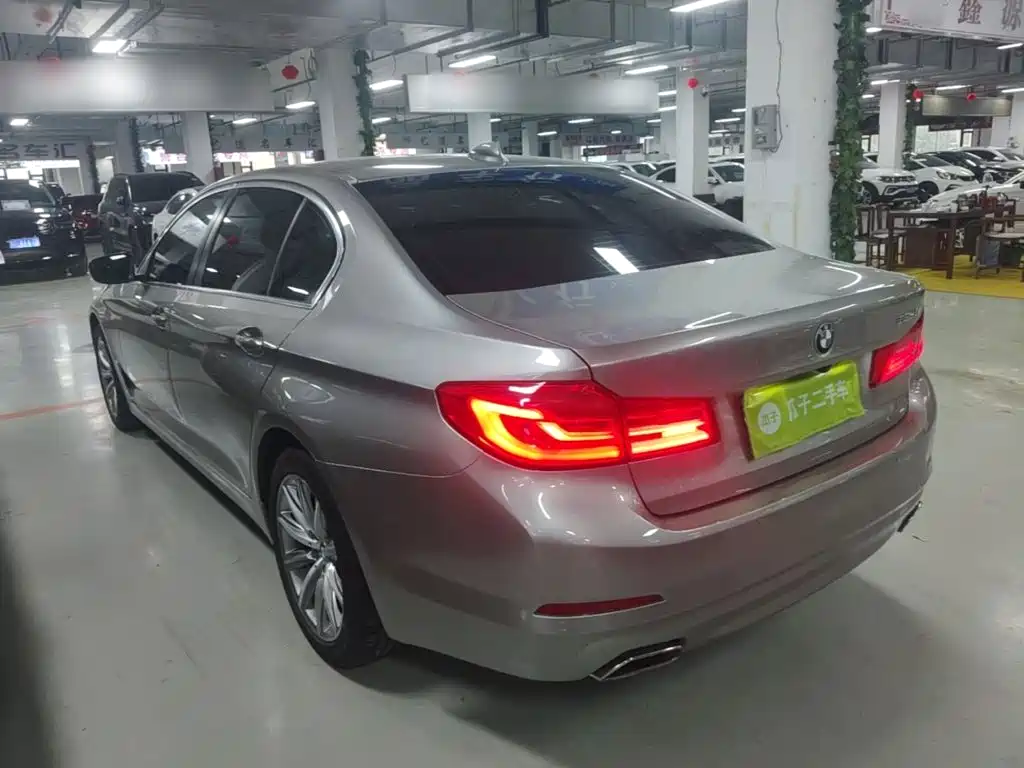 BMW 5 Series — миниатюра 5