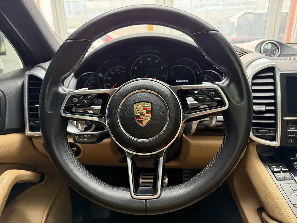Porsche Cayenne — миниатюра 8