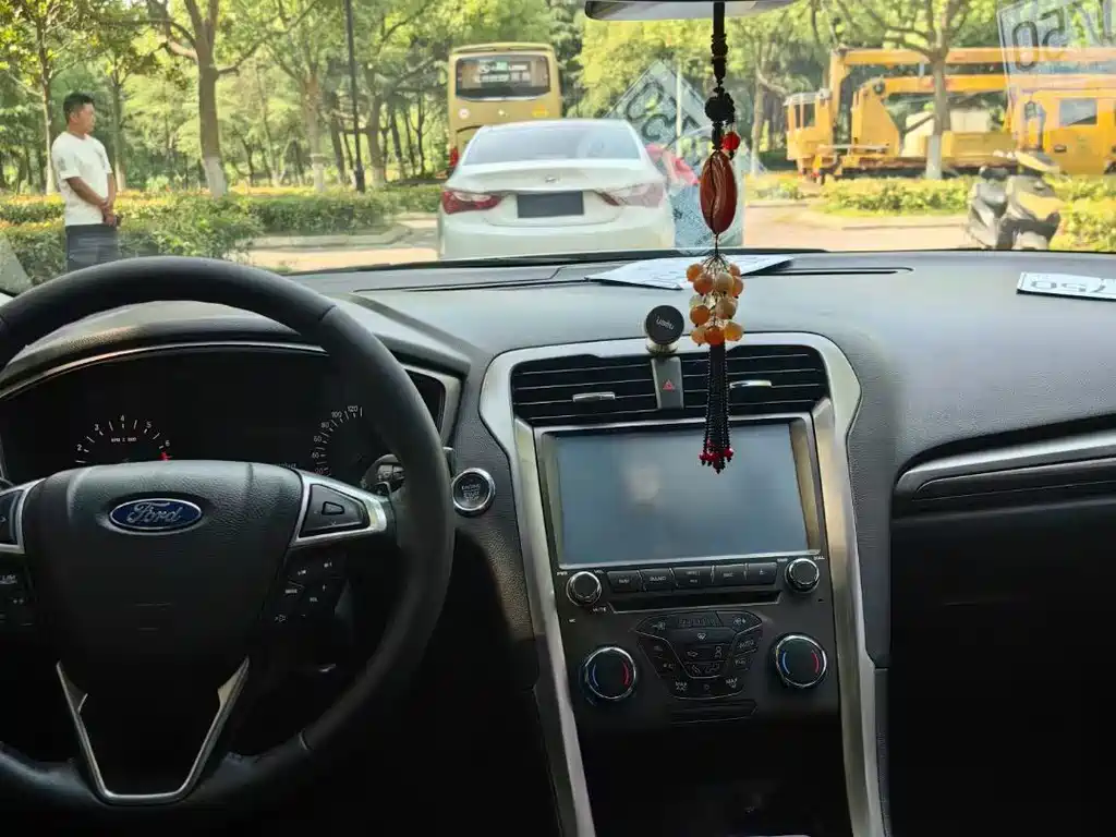Ford Mondeo — миниатюра 9