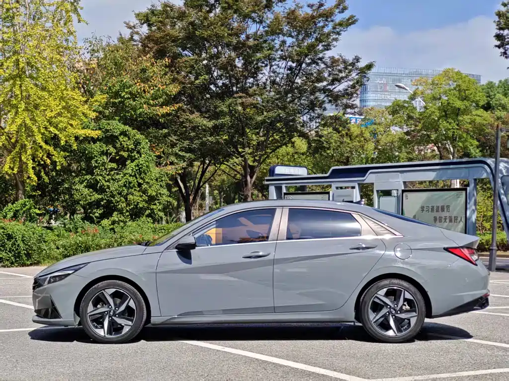 Hyundai Elantra — миниатюра 6