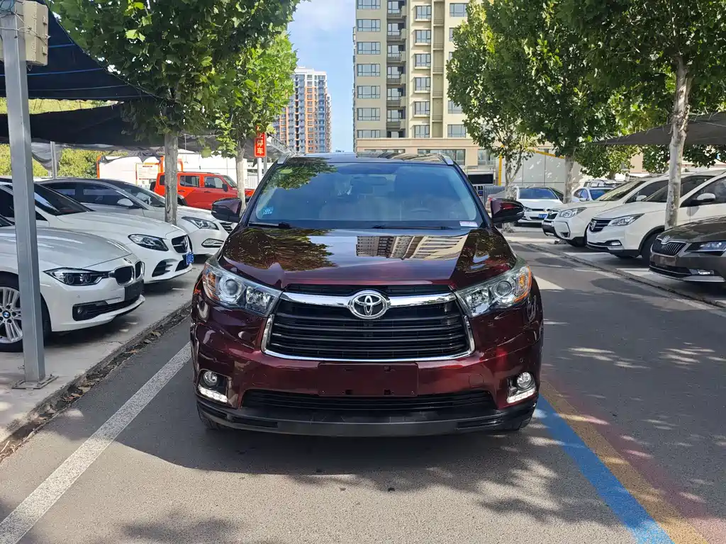 TOYOTA HIGHLANDER