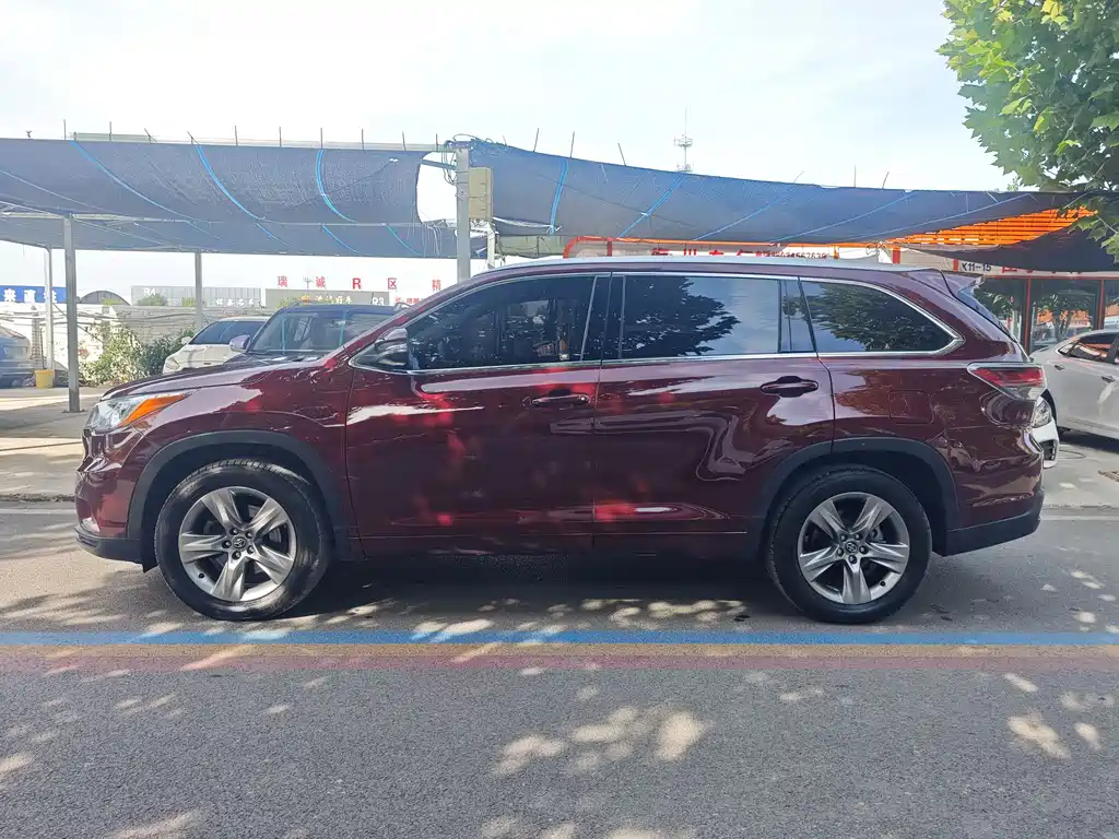 TOYOTA HIGHLANDER