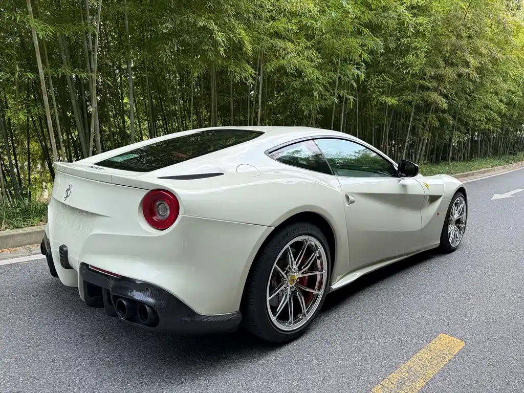 Ferrari F12berlinetta 2013 6.3L