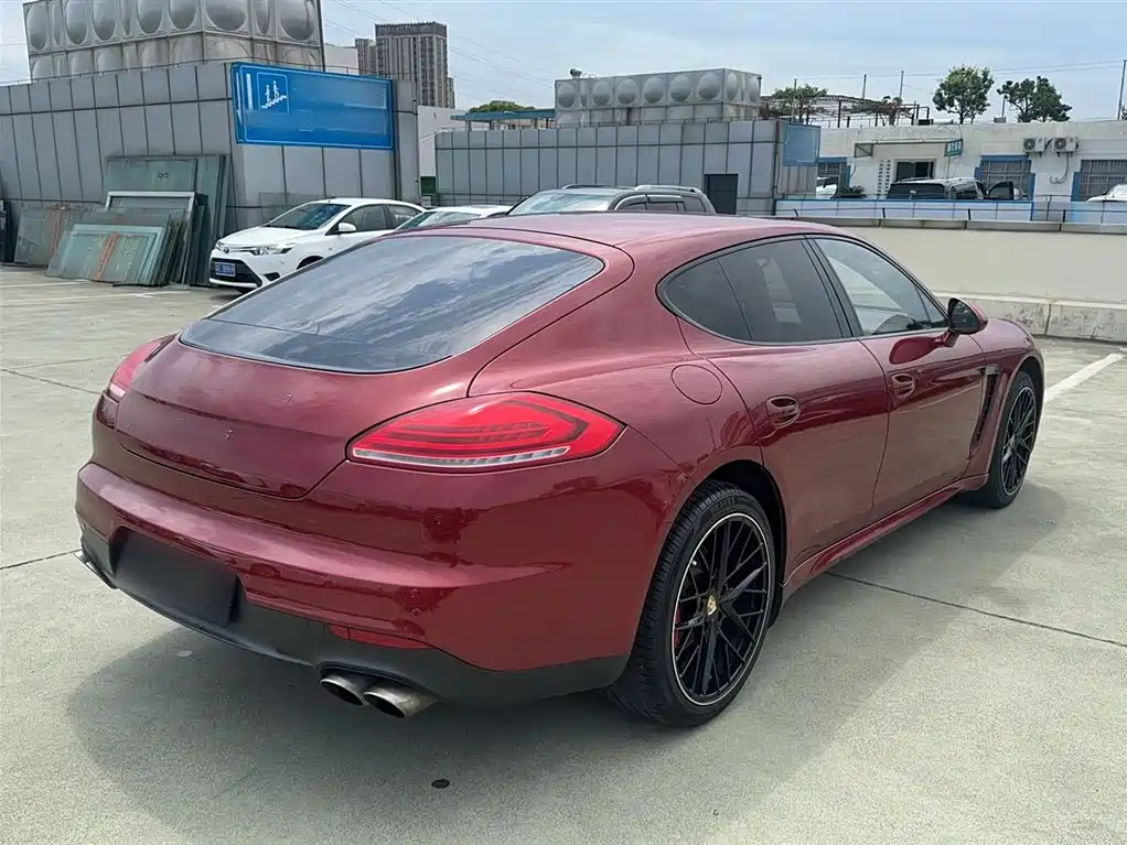PORSCHE PANAMERA