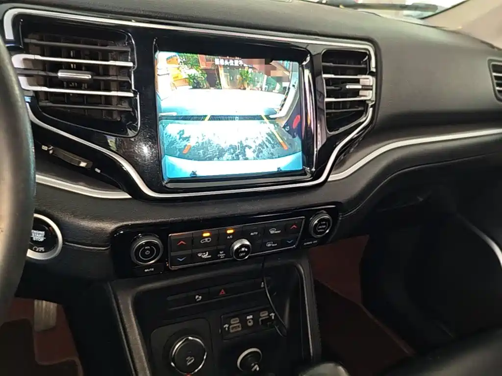 Jeep Grand Commander — миниатюра 13