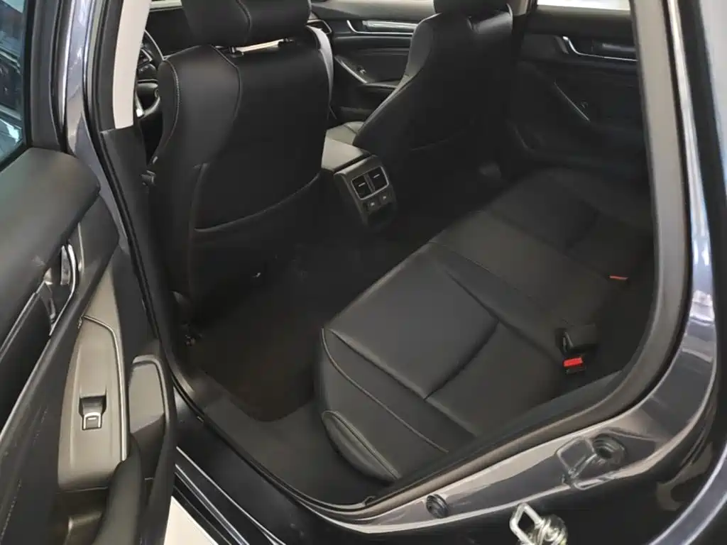 Honda Accord — миниатюра 17
