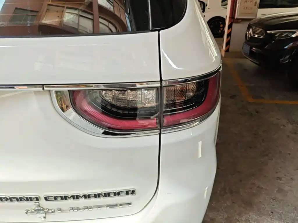Jeep Grand Commander — миниатюра 8