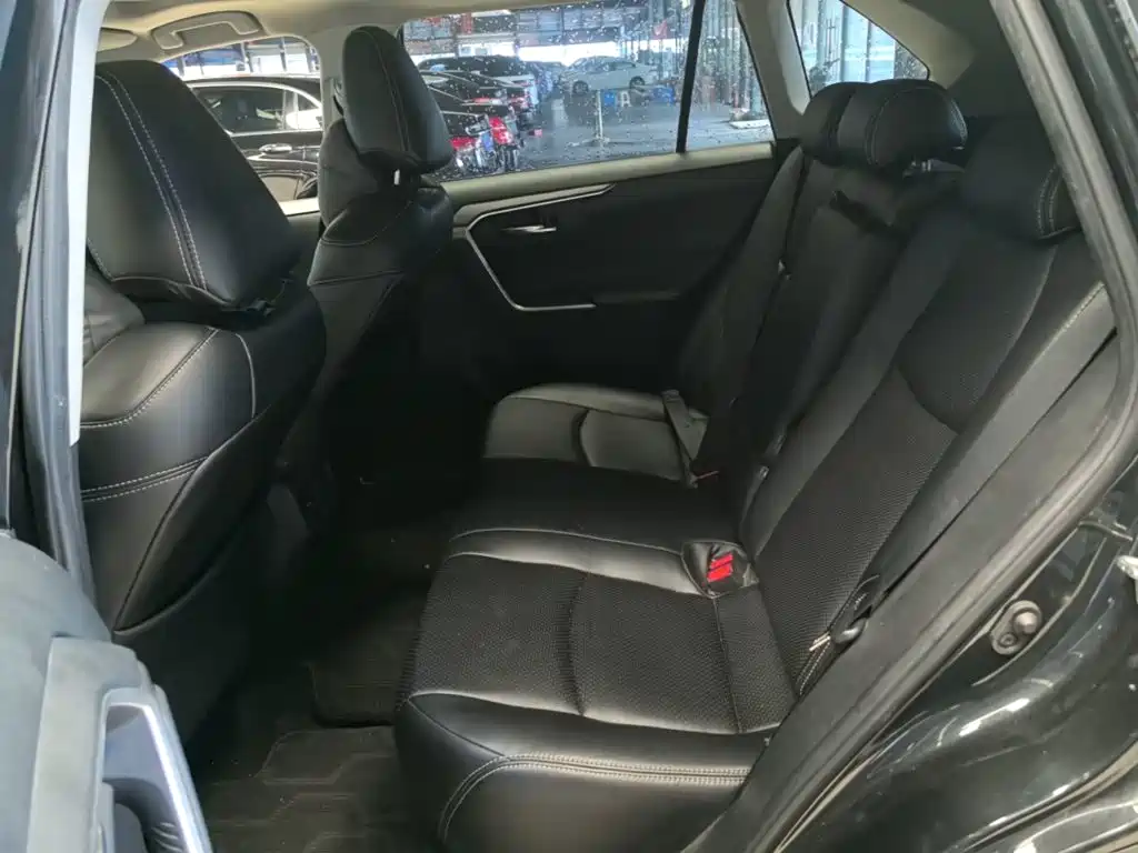 Toyota RAV4 — миниатюра 17