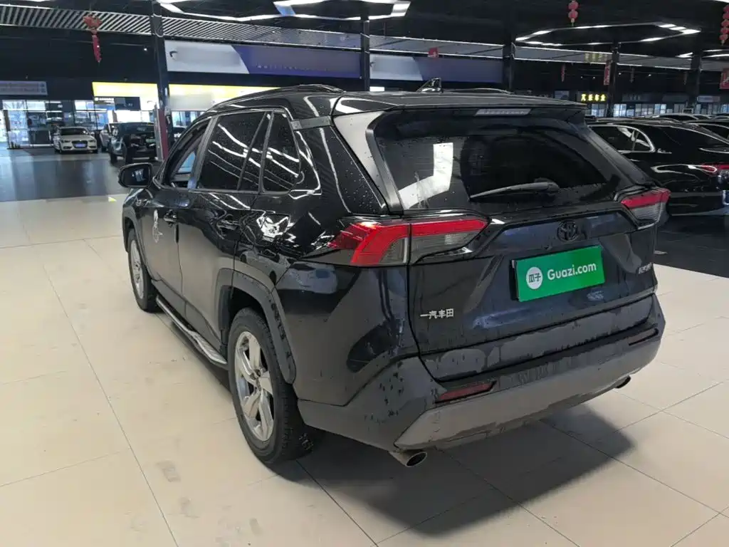 Toyota RAV4 — миниатюра 5
