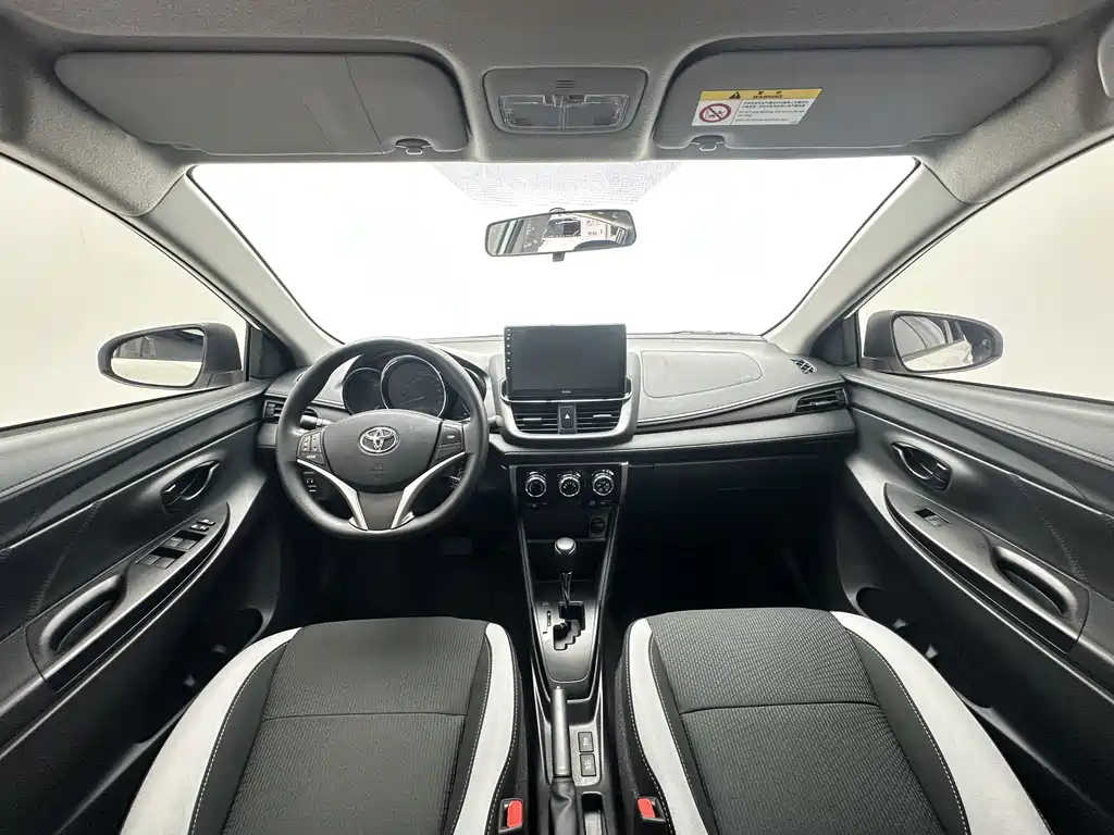 Toyota Yaris L — миниатюра 6