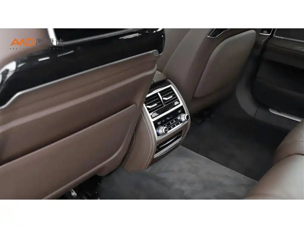 BMW 7 Series — миниатюра 9