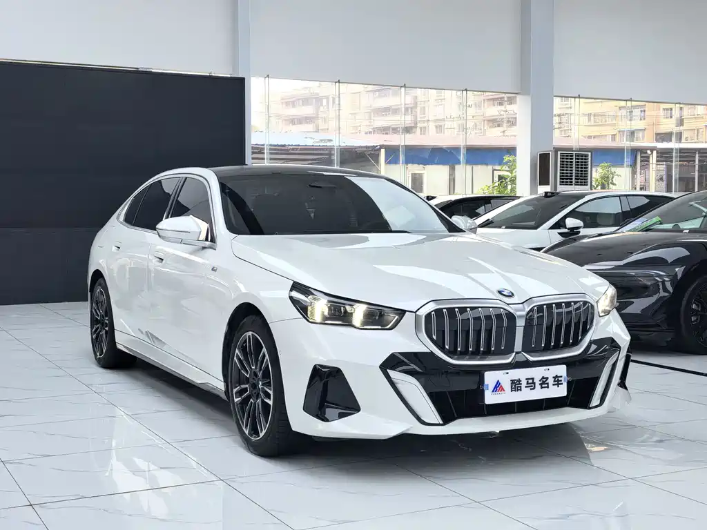 BMW 5 Series — миниатюра 3