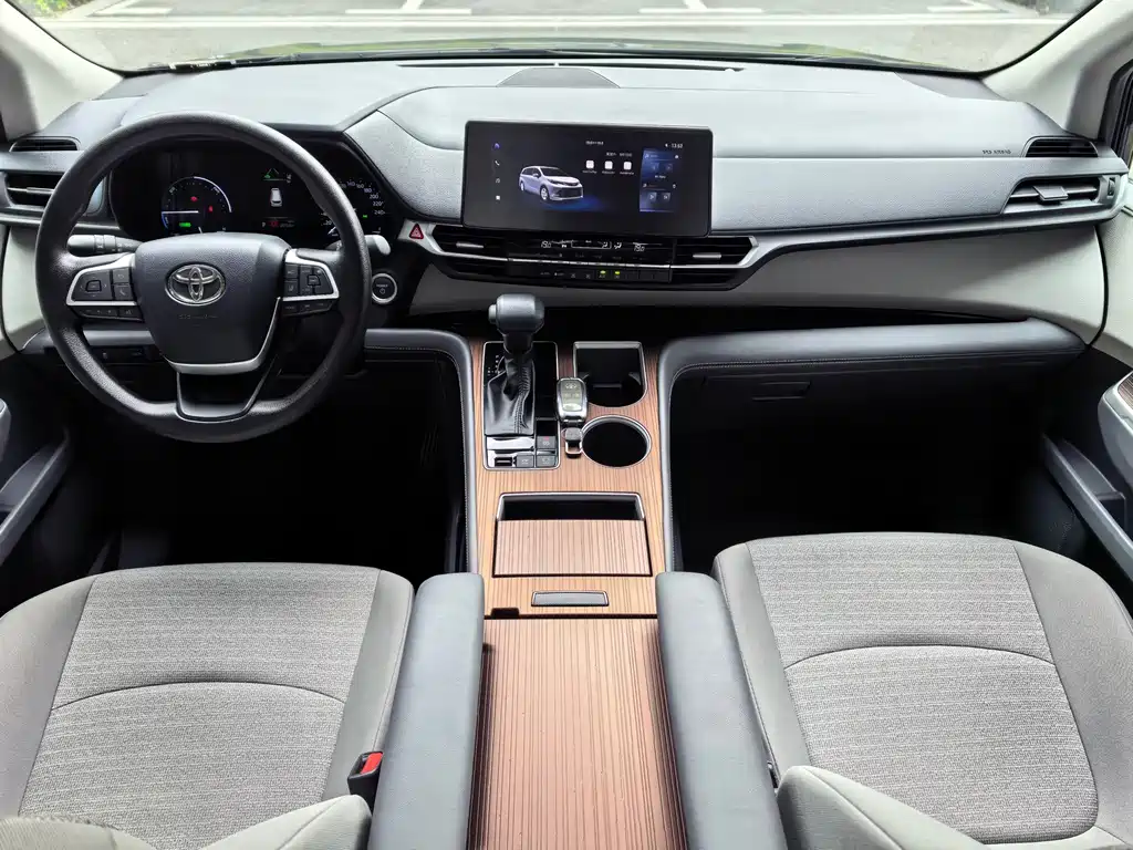 Toyota Sienna — миниатюра 14