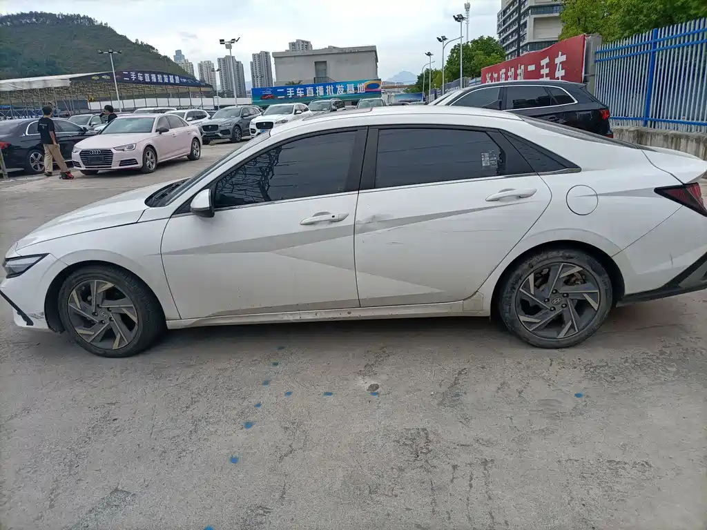 Hyundai Elantra — миниатюра 7