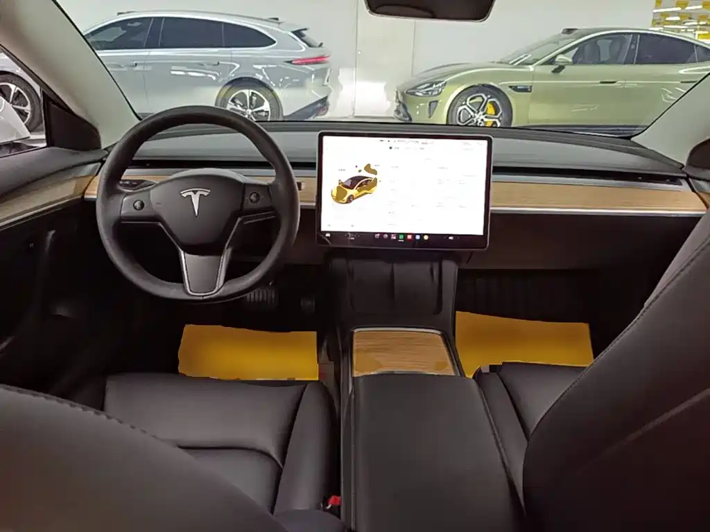 Tesla Model 3 — миниатюра 10