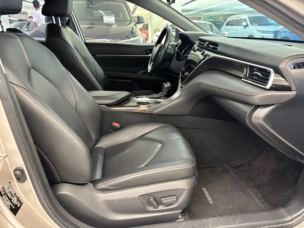 Toyota Camry — миниатюра 10