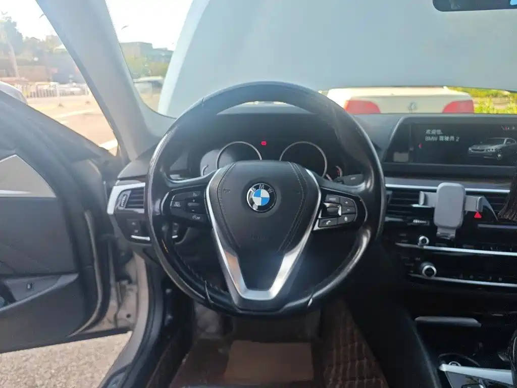 BMW 5 Series — миниатюра 3