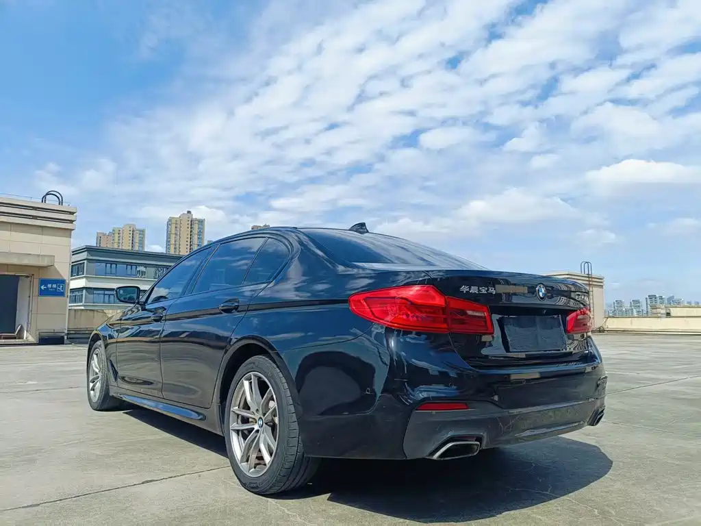 BMW 5 Series — миниатюра 7