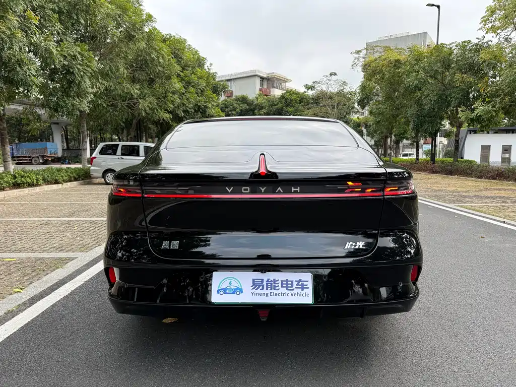 VOYAH LANTU CHASING LIGHT