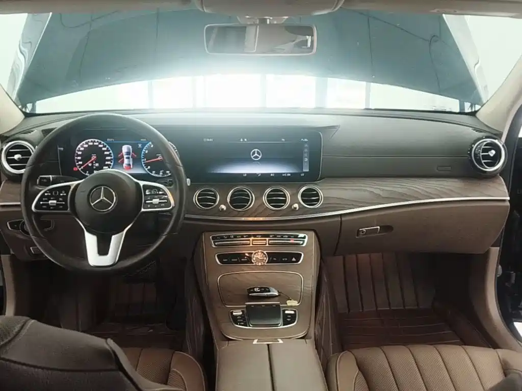 Mercedes-Benz E-Class — миниатюра 10