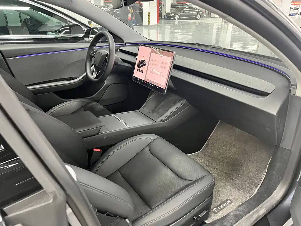 Tesla Model 3 — миниатюра 7