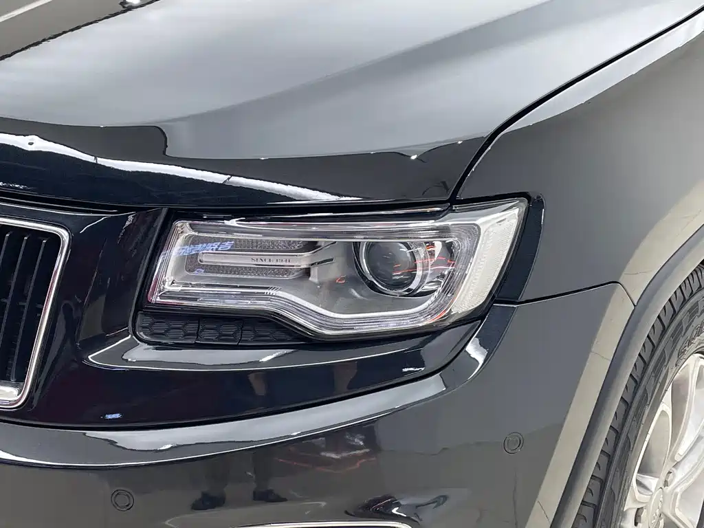 Jeep Grand Cherokee (Import) — миниатюра 4