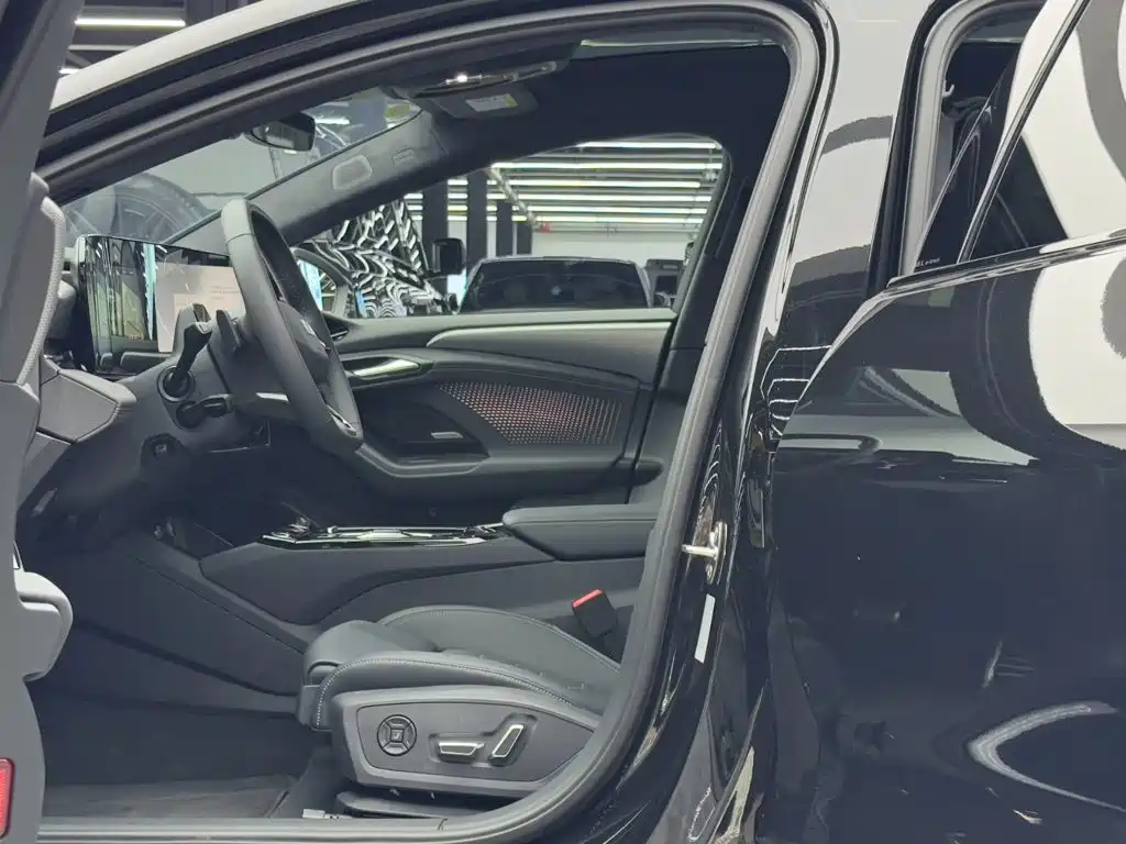 Audi A6L e-tron — миниатюра 8