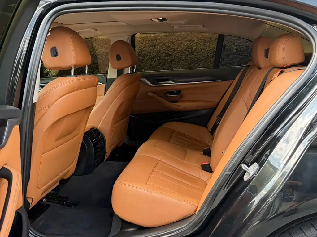 BMW 5 Series — миниатюра 2