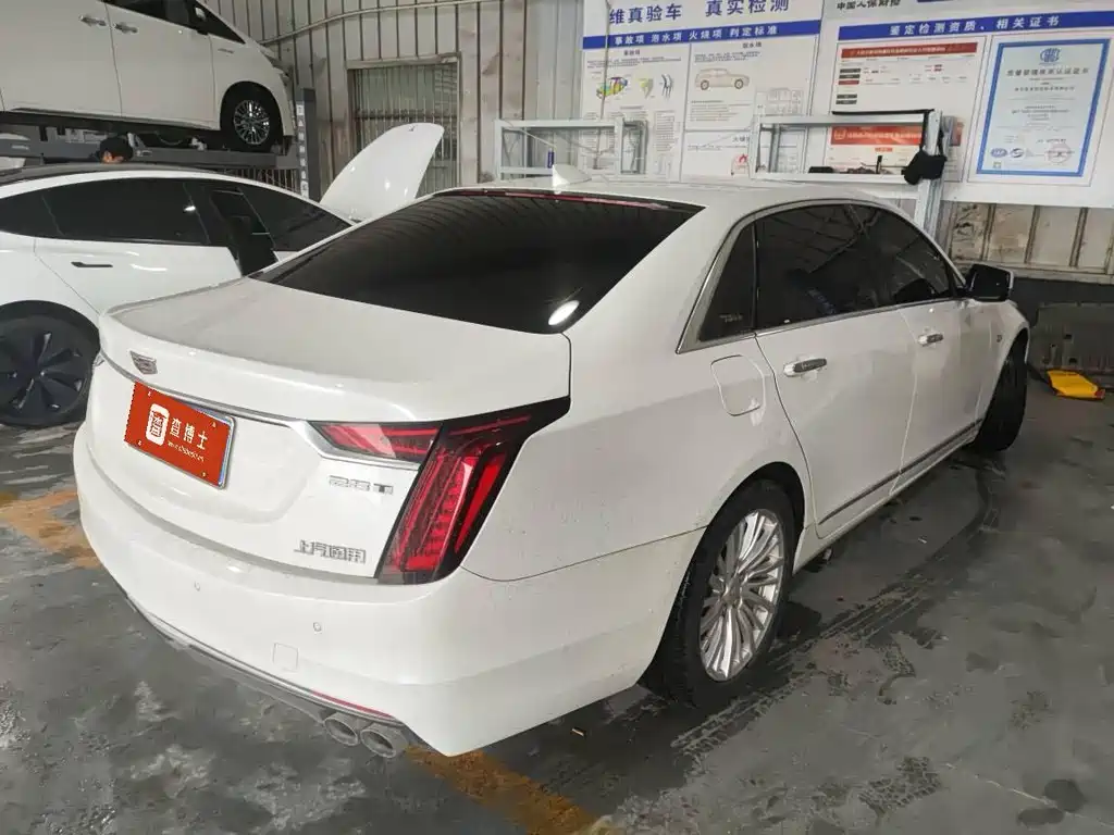 CADILLAC CT6