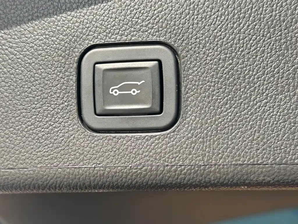 Cadillac SRX — миниатюра 17