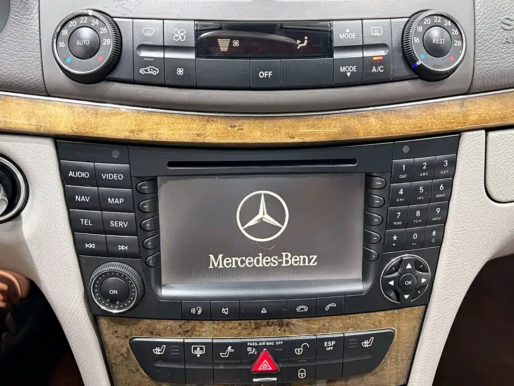 Mercedes-Benz E-Class — миниатюра 8