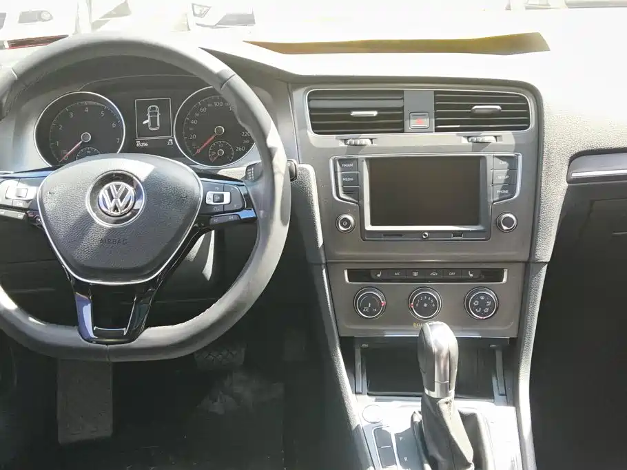 Volkswagen Golf — миниатюра 12