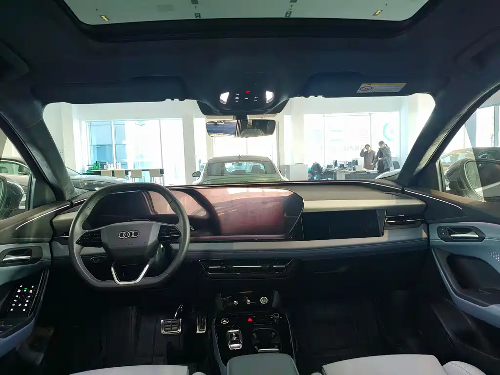 AUDI Q6L E TRON