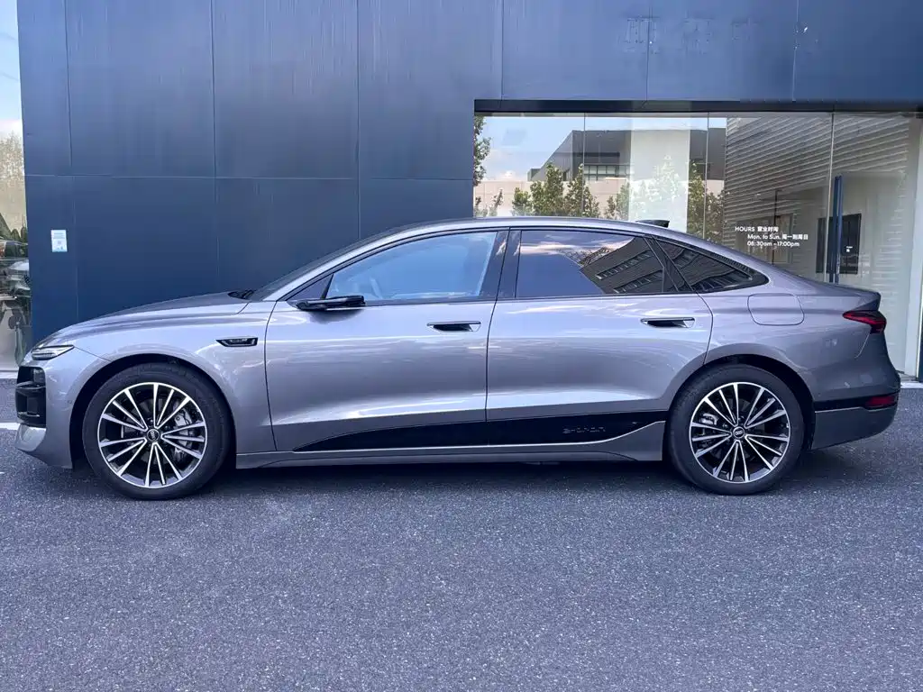 Audi A6L e-tron — миниатюра 4